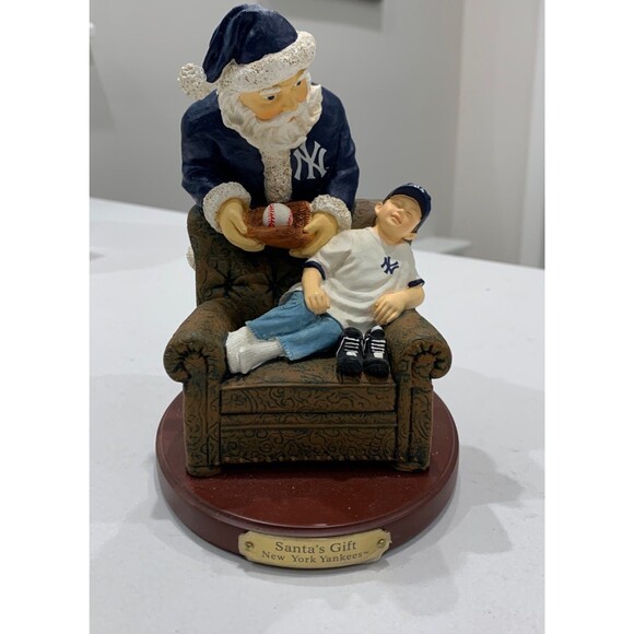 NY Yankees Santa by the Memory Company - Picture 1 of 3